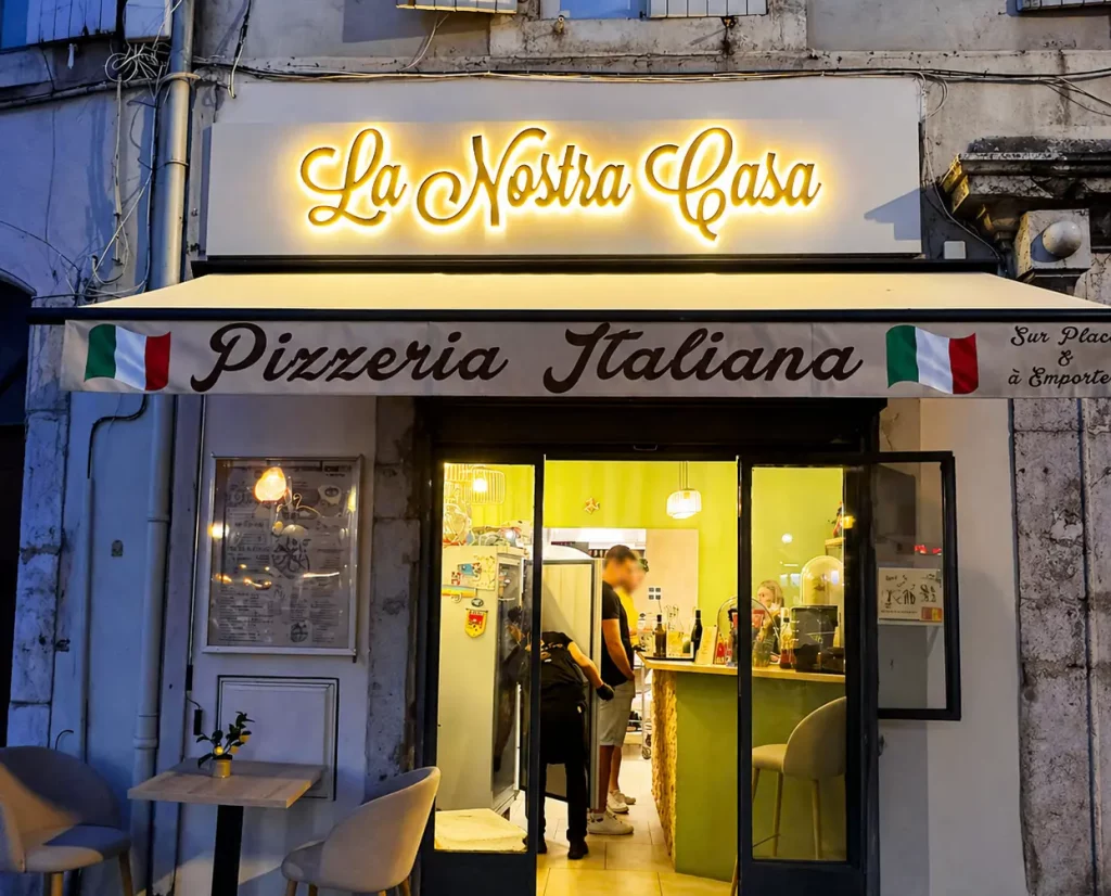 enseigne lumineuse réalisé pour une pizzeria dans le gard proche de Nîmes
